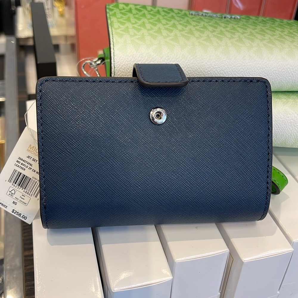 Michael Medium Crossgrain Leather Bifold Wallet
Navy
NWT - Picture 14 of 16